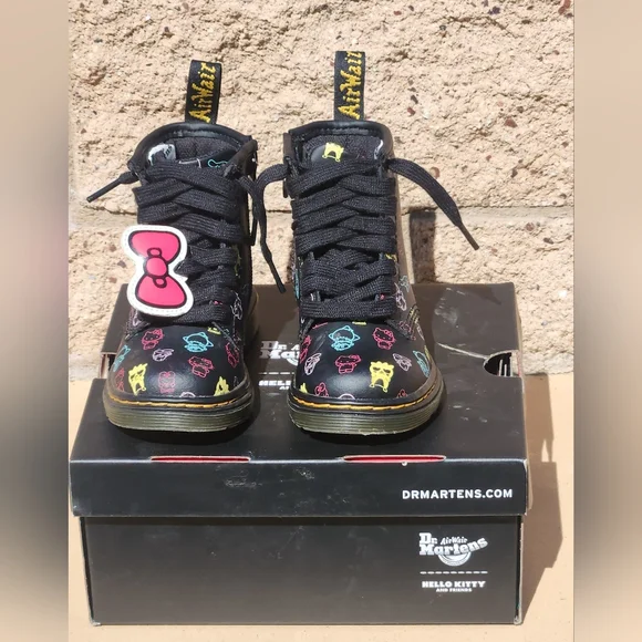 Dr. Martens Hello Kitty Boots Girls TODDLERS - Picture 7 of 8